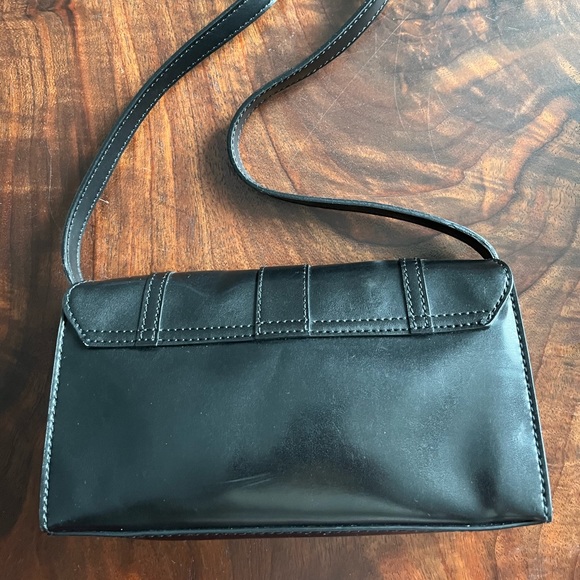SOLD GUESS small shoulder bag. Good condition. - Picture 2 of 4
